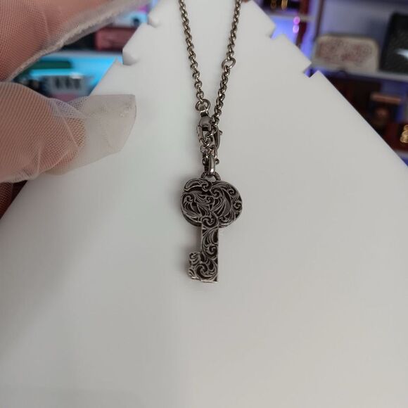 Gucci 925 Silver Key Motif Double G Logo Charm Necklace Men’s Women’s - Picture 6 of 13